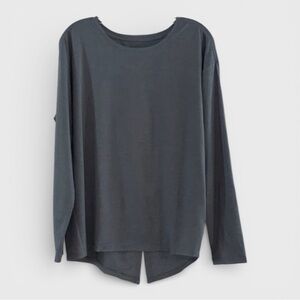 219 10/$50🏄🏻‍♀️ NEW! Unipro Gray Tunic Top with cutout back